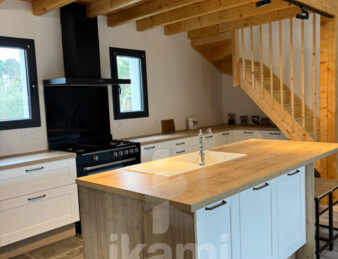 Maison contemporaine de  105 m2 au cœur du village de Lugos   Bâti 2023
