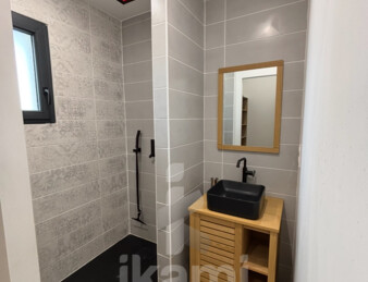 Maison contemporaine de  105 m2 au cœur du village de Lugos   Bâti 2023