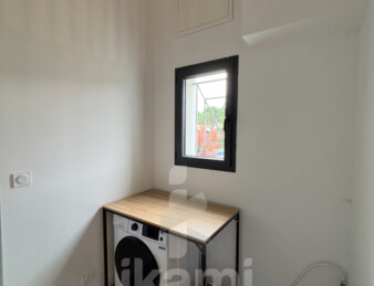 Maison contemporaine de  105 m2 au cœur du village de Lugos   Bâti 2023