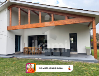 Maison contemporaine de  105 m2 au cœur du village de Lugos   Bâti 2023