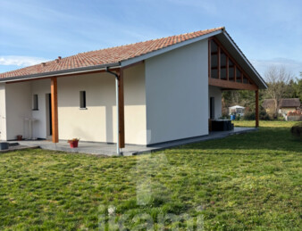 Maison contemporaine de  105 m2 au cœur du village de Lugos   Bâti 2023