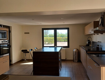 Belle maison de 257M2 sans vis à vis avec dépendances et terrain proche
