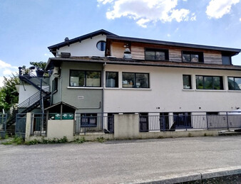 Pour investisseurs, complexe immobilier très bien situé, sur axe routier principal