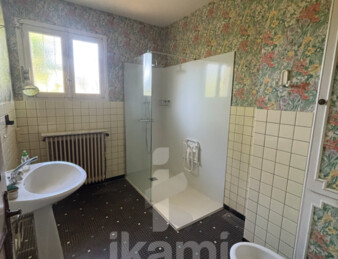 Maison 7 pièces de 165 m2 à rénover   Quartier calme, fort potentiel