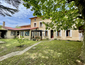 Maison de charme avec parc arboré à Peyrins