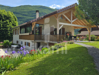 Au cœur de Doussard, Maison 7 pieces sur 2024 m2 de terrain plat