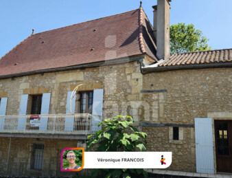 Maison historique en pierre avec dépendances et parc arboré