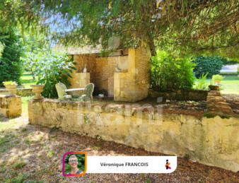 Maison historique en pierre avec dépendances et parc arboré
