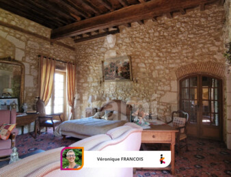 Maison historique en pierre avec dépendances et parc arboré