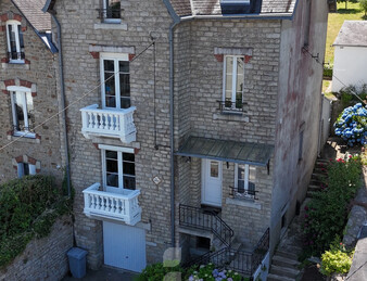 Maison de charme des années 30 avec jardin, véranda et terrasse à deux pas de la gare