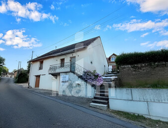 Maison de campagne en pierre rénovée de 5 pièces, 102 m2 à 10 min de Poligny