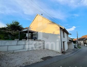 Maison de campagne en pierre rénovée de 5 pièces, 102 m2 à 10 min de Poligny