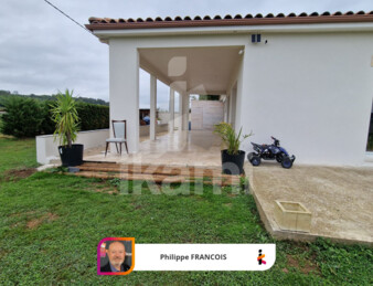 Maison contemporaine de plain-pied, 138 m2, 4 chambres, terrain clos de 2 154 m2