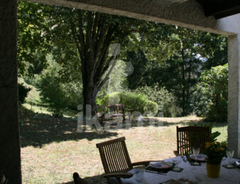 Maison familiale de caractère avec terrain et garage. Vue sur montagnes