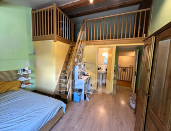 Maison familiale de caractère avec terrain et garage. Vue sur montagnes