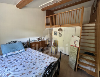 Maison familiale de caractère avec terrain et garage. Vue sur montagnes