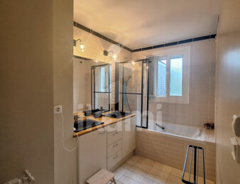 Maison contemporaine et lumineuse avec piscine privée   Quartier prisé de Caudéran