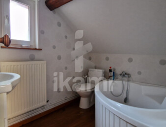 A Curgies, maison T8 de 159 m2 avec jardin, garage et dépendance