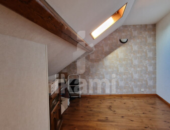 A Curgies, maison T8 de 159 m2 avec jardin, garage et dépendance