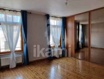 A Curgies, maison T8 de 159 m2 avec jardin, garage et dépendance