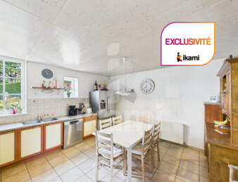 Exclusivité   Propriété de caractère 430 m2 : emplacement stratégique & visibilité axe Grenoble Lyon