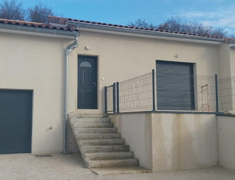 MAISON 125 m2 sur terrain de 590 m2 à CLERIEUX (26)