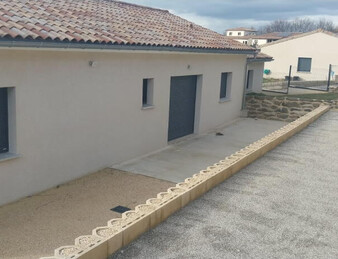 MAISON 125 m2 sur terrain de 590 m2 à CLERIEUX (26)