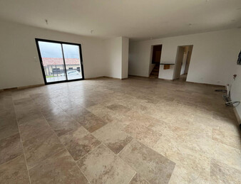 MAISON 125 m2 sur terrain de 590 m2 à CLERIEUX (26)