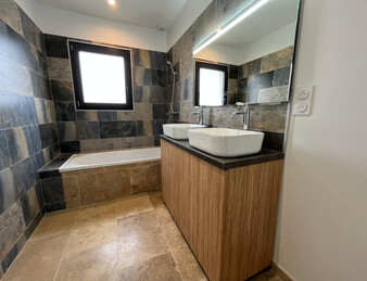 MAISON 125 m2 sur terrain de 590 m2 à CLERIEUX (26)