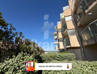 Appartement en rez-de-chaussée avec terrasse et joli jardin, proche port et plage