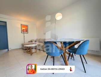 Appartement en rez-de-chaussée avec terrasse et joli jardin, proche port et plage