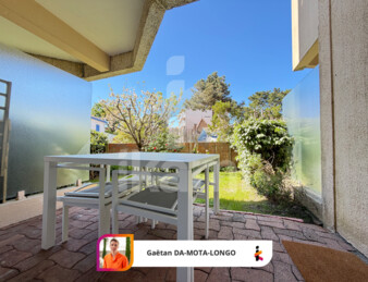 Appartement en rez-de-chaussée avec terrasse et joli jardin, proche port et plage