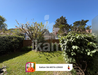Appartement en rez-de-chaussée avec terrasse et joli jardin, proche port et plage