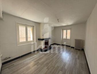 Maison de ville 145 m2   2 logements + garages + extérieur   beau potentiel