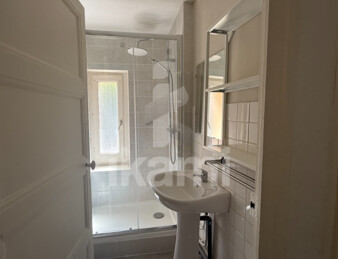 Maison de ville 145 m2   2 logements + garages + extérieur   beau potentiel