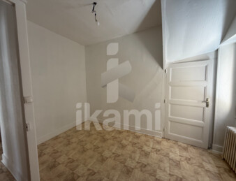 Maison de ville 145 m2   2 logements + garages + extérieur   beau potentiel