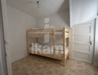 Maison de ville 145 m2   2 logements + garages + extérieur   beau potentiel