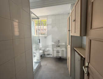 Maison de ville 145 m2   2 logements + garages + extérieur   beau potentiel