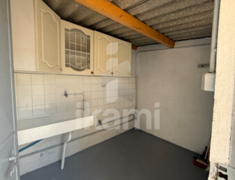 Maison de ville 145 m2   2 logements + garages + extérieur   beau potentiel