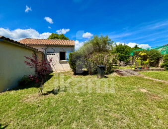 TERRAIN CONSTRUCTIBLE DE 662 M2 AVEC DEPENDANCE DE 37M2 - CENTRE VILLAGE