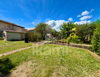 TERRAIN CONSTRUCTIBLE DE 662 M2 AVEC DEPENDANCE DE 37M2 - CENTRE VILLAGE