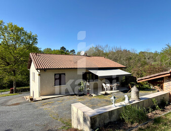 Lembras   Propriété de caractère avec parc arboré et multiples dépendances, à moins de dix minutes de Bergerac