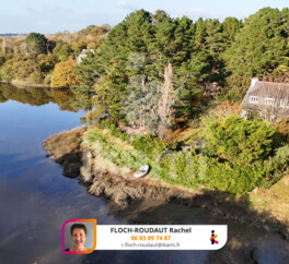 Maison en pierres en bord de mer