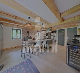 Chalet savoyard rénové avec vue panoramique   Charme, confort et nature au cœur du Beaufortain