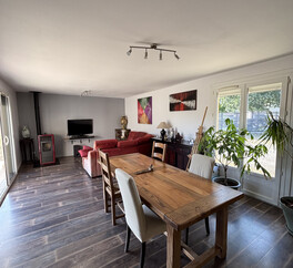 Maison lumineuse avec grand jardin au cœur de Hostens