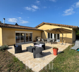 Maison lumineuse avec grand jardin au cœur de Hostens