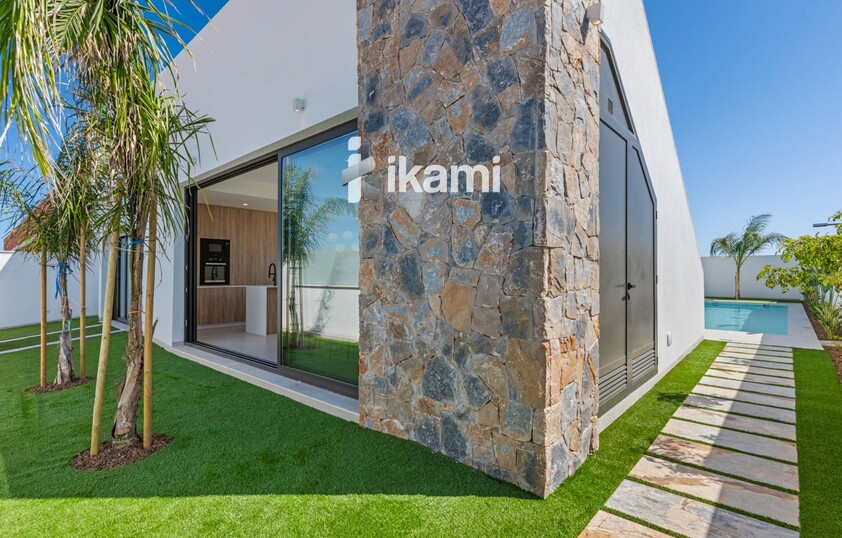 Exclusivo Chalet Independiente en Los Alcázares, junto a Serena Golf