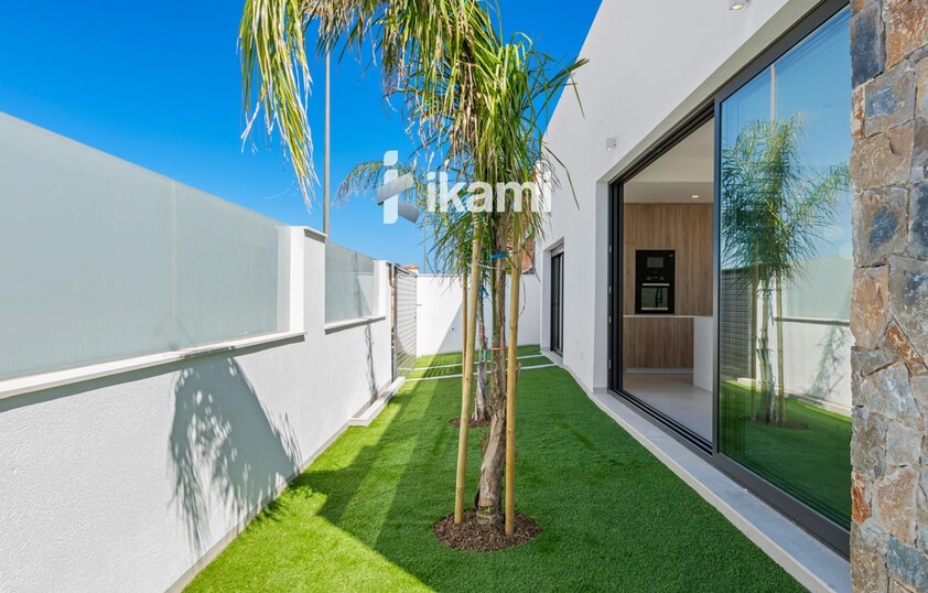 Exclusivo Chalet Independiente en Los Alcázares, junto a Serena Golf