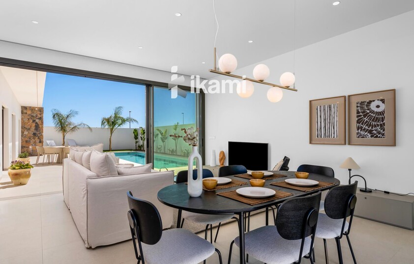 Exclusivo Chalet Independiente en Los Alcázares, junto a Serena Golf