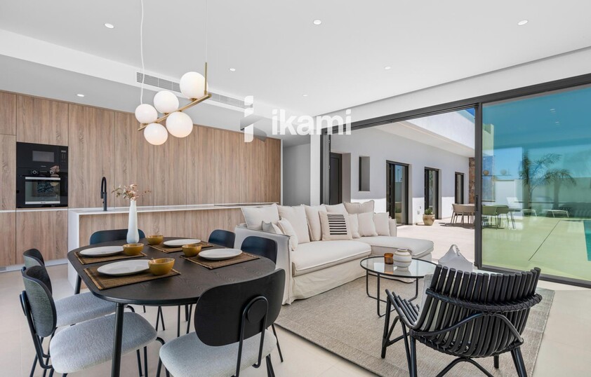 Exclusivo Chalet Independiente en Los Alcázares, junto a Serena Golf